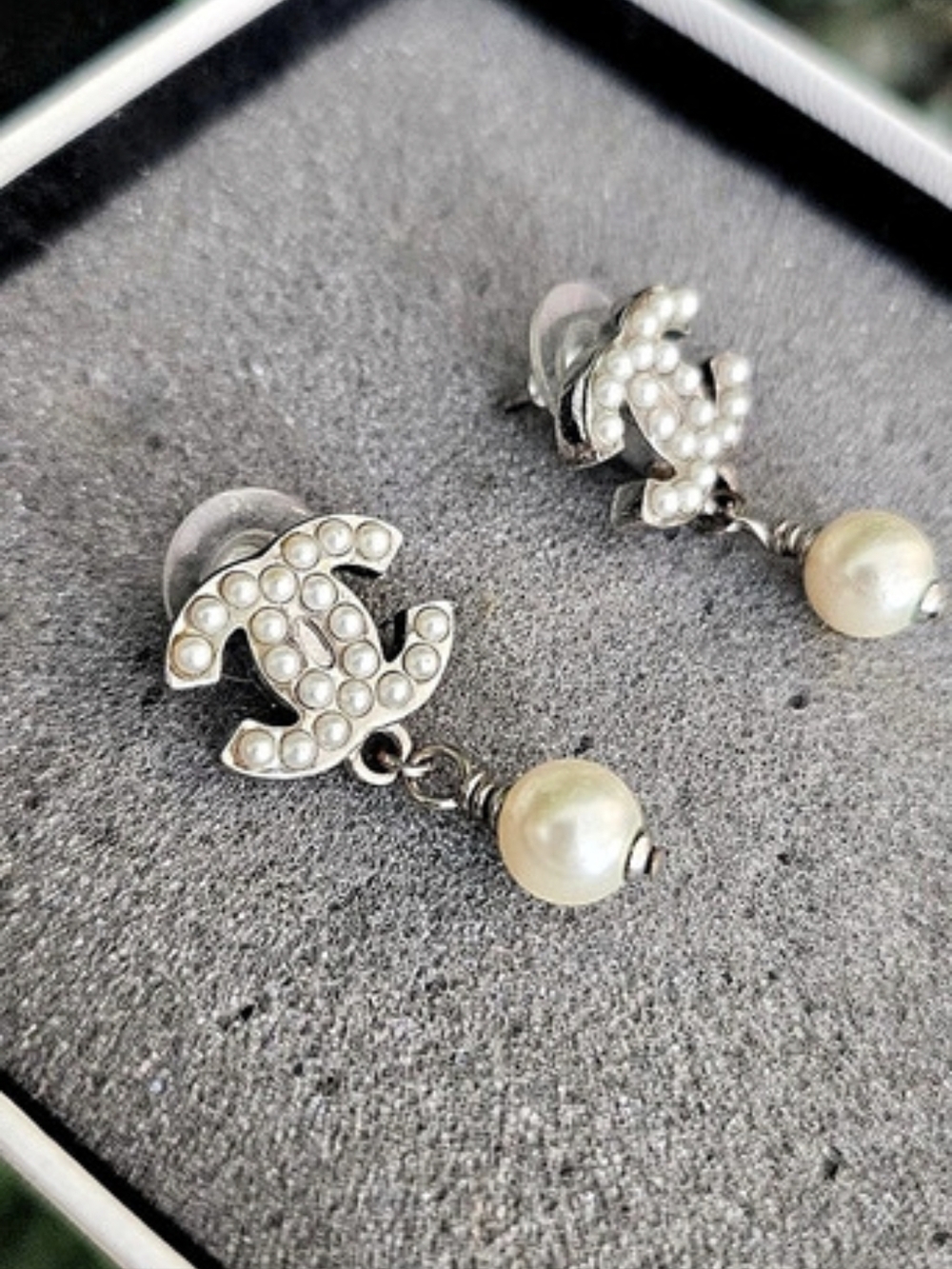 Chanel Crystal CC Pearl Drop Earrings Pearl Drop CC Earrings Silver White Like - Picture 3 of 8